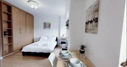 Chelsea Riverside Apartment | Stylish Studio in London by Stayfolk, Ideal for Short Stays - Sleeps 2
