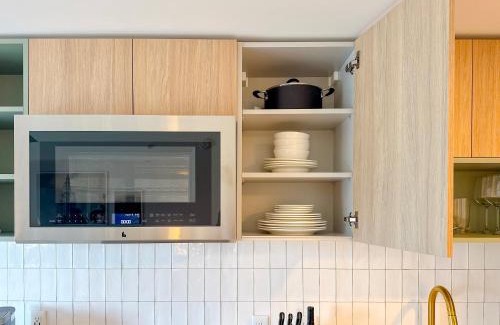 Downtown Miami Apartment | Stylish Studio in the heart of vibrant Downtown- Daily resort fee and parking not included