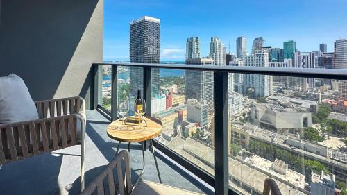 Downtown Miami Apartment | Stylish Studio in the heart of vibrant Downtown- Daily resort fee and parking not included