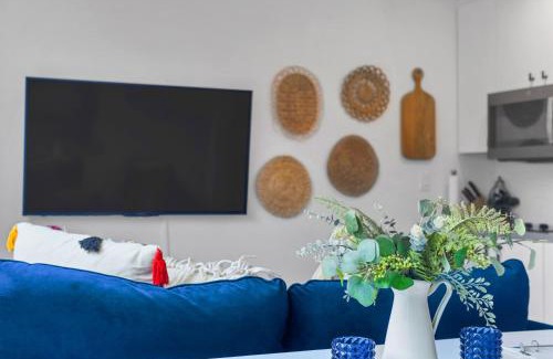 East Cesar Chavez Apartment | Stylish Studio w Loft Bedroom