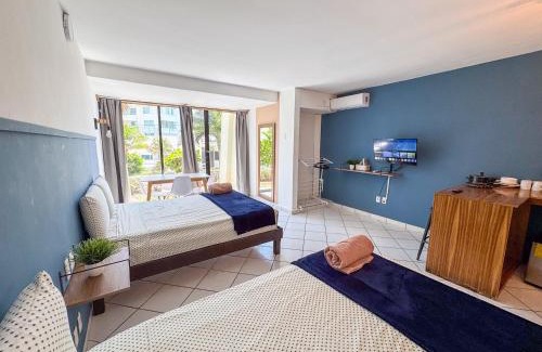 Zona Hotelera Apartment | Stylish Studio w/Ocean Access