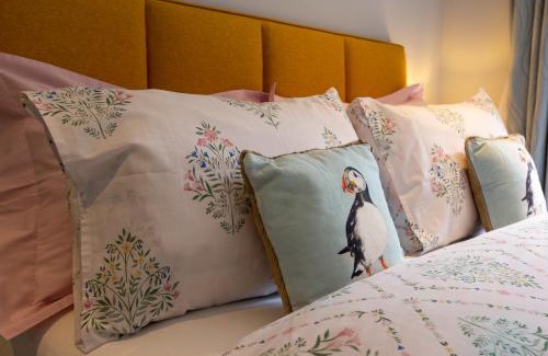 Datchet Apartment | Stylish Studio-Walk to Windsor/Eton/Thames with Car Park