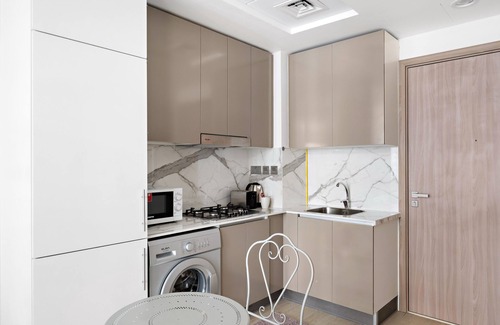 Za'abeel 2 Apartment | Stylish Studio with Gym, Pool and Kid's Playground