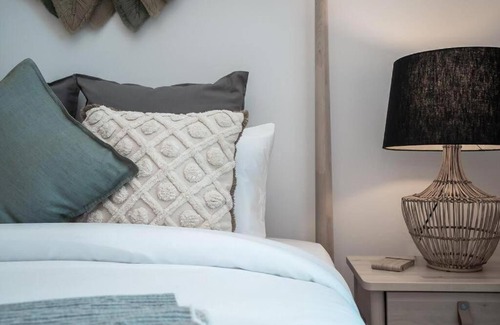 Business Bay Apartment | Stylish Studio with Pool and Gym