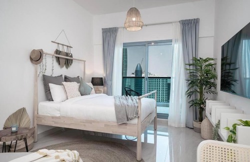 Business Bay Apartment | Stylish Studio with Pool and Gym