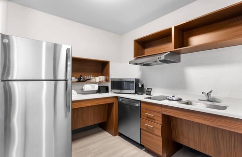 Cheyenne Hotel | Stylish Suite w/Modern Design & Practical Features for Business Travelers