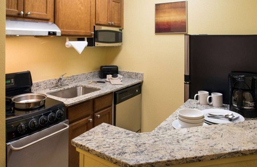 Shea Business Park Hotel | Stylish Suites With Kitchen, Pool, Short Drive To Echo Canyon Recreation!