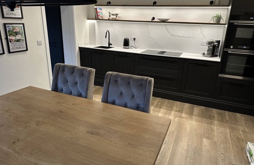 Ockley House | Stylish Surrey Hills house - 2 en-suite bedrooms (can +2 annex)