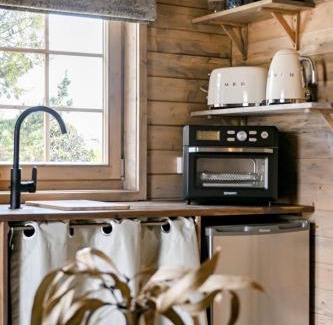 Moss Vale House | Stylish Tiny Home with Fire Pit in Moss Vale