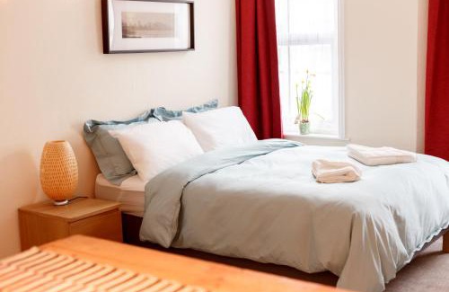 Bournemouth City Centre Apartment | Stylish Town Centre Apartment Close to Beach and Shops