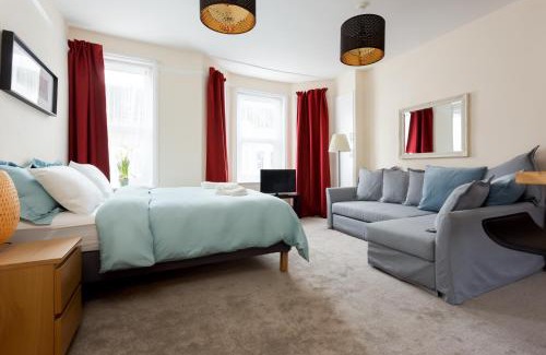 Bournemouth City Centre Apartment | Stylish Town Centre Apartment Close to Beach and Shops