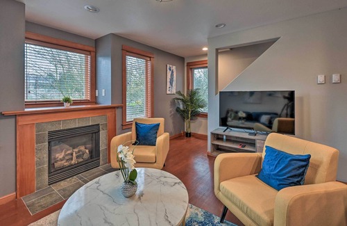 Green Lake House | Stylish Townhome ~ 6 Miles to Downtown Seattle!