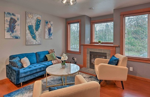Green Lake House | Stylish Townhome ~ 6 Miles to Downtown Seattle!