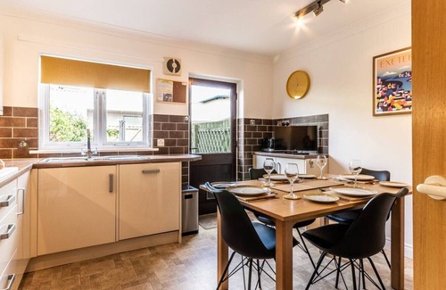 Exeter House | Stylish townhouse by the Quay with parking