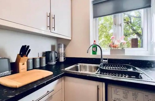 Liverpool House | Stylish Townhouse With Free Parking in Liverpool