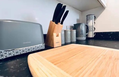 Liverpool House | Stylish Townhouse With Free Parking in Liverpool