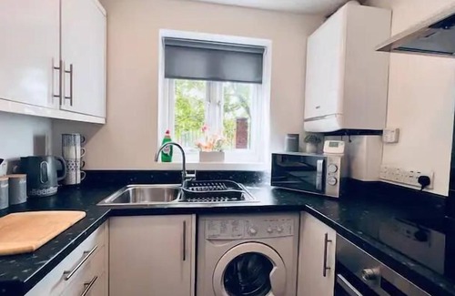 Liverpool House | Stylish Townhouse With Free Parking in Liverpool