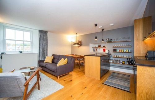 Wells Apartment | Stylish two bed flat, city centre, free parking