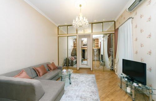 Khreshchatyy Yar Apartment | Stylish two-level flat 2 min from Khreschatyk