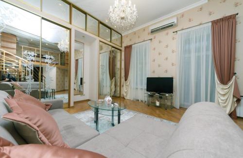 Khreshchatyy Yar Apartment | Stylish two-level flat 2 min from Khreschatyk