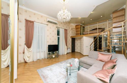 Khreshchatyy Yar Apartment | Stylish two-level flat 2 min from Khreschatyk