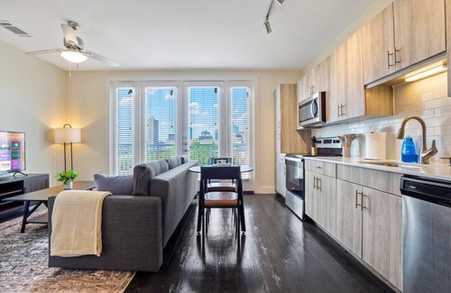 Fort Worth Condo | Stylish Urban Retreat: Modern Condo with Pool