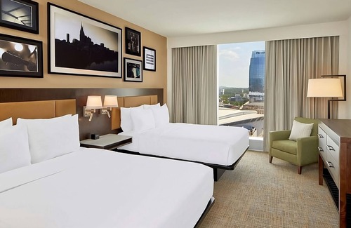 Sobro Hotel | Stylish Urban Stay in Downtown Nashville! Kitchenette, Pool, Pets Allowed!