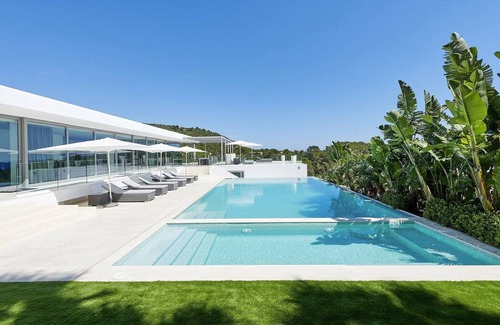 Cap Martinet Villa | Stylish villa near Ibiza Town