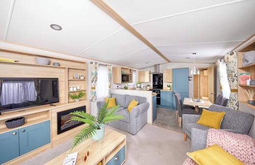 Truro House | Stylish with a touch of luxury 12ft-wide caravan with one double and two twins.