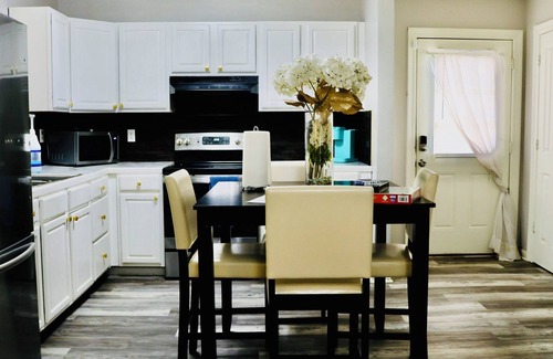 Mid City South House | Stylist 3BR Clean&Ready Home nr Plants/Shops/DT&Colleges