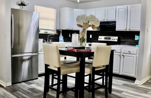 Mid City South House | Stylist 3BR Clean&Ready Home nr Plants/Shops/DT&Colleges