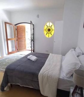 Petropolis Apartment | Suíte com vista de varanda no centro histórico de Petrópolis!