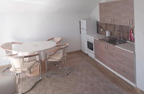 Canton 10 Apartment | Sušek