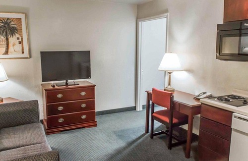 Tallahassee Hotel | Suburban Studios Tallahassee near University