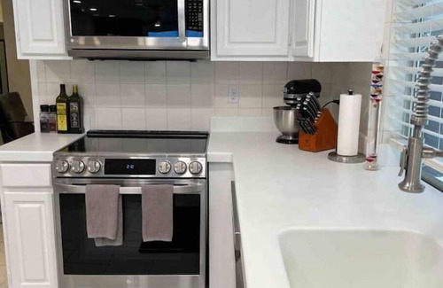 Paradise Crest House | Suburban Vegas Home w/Hot Tub, 3 Miles from Strip.