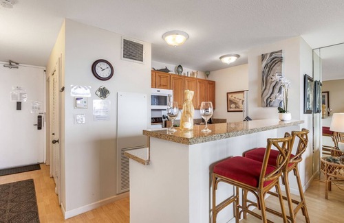 Kihei Condo | Sugar Beach 217 Front Row Ocean Views in Beautifully Upgraded Beachfront Condo Home