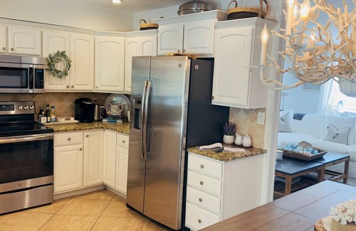 Naples Park Cottage | Sugar Beach Bungalow with a Pool!