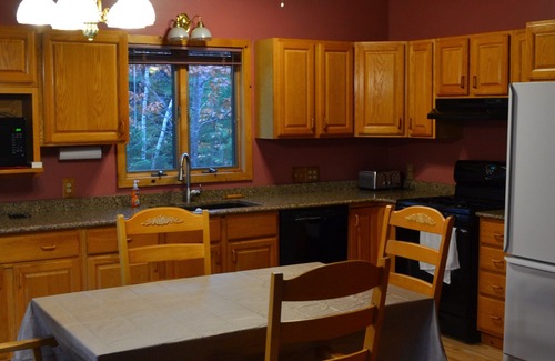 Eagle River House | Sugar Camp Chain 4BR/Sleeps 10-12, Snowmobilers Welcome, Direct Trail Access