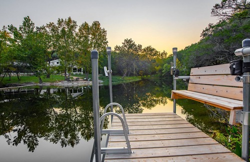 Wimberley House | Sugar Loaf Cabin on a Semi-Private Lake