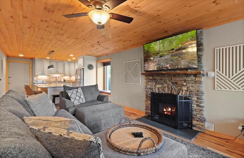 Sugar Mountain Apartment | Sugar Mtn 2BR Condo Ground Level Sleeps 7