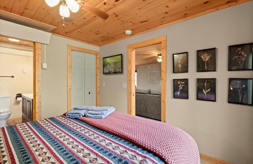 Sugar Mountain Apartment | Sugar Mtn 2BR Condo Ground Level Sleeps 7