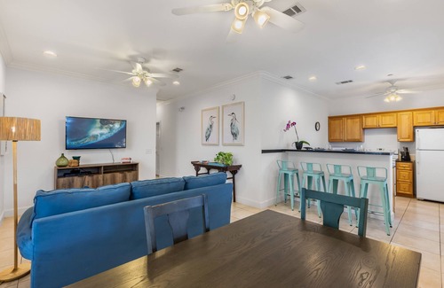 Old Town Condo | SUGAR PALM SUITE ~ Adult Only, Cozy 1 BR, 1 Ba w/Kitchen and Shared Pool!