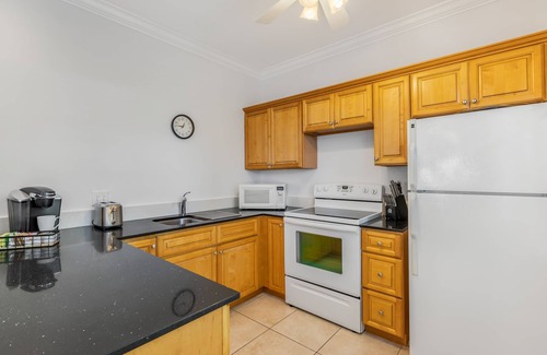 Old Town Condo | SUGAR PALM SUITE ~ Adult Only, Cozy 1 BR, 1 Ba w/Kitchen and Shared Pool!