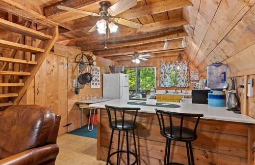 Wellington Apartment | Sugar Shack - Cave Run Lake OR Red River Gorge KY