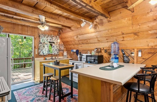 Wellington Apartment | Sugar Shack - Cave Run Lake OR Red River Gorge KY