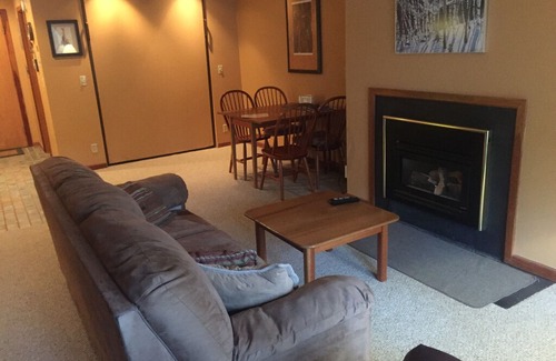 Carrabassett Valley Apartment | Sugarloaf Ski In Ski Out Sugartree Studio