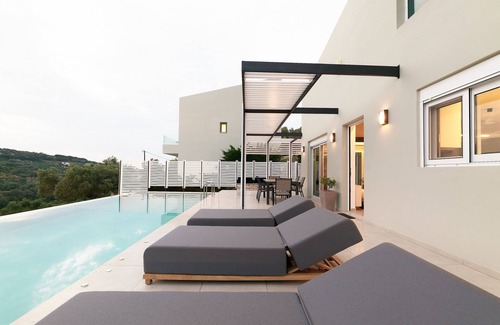 Rethymno Villa | Suitable For Families With Children, Groups Of Friends, Professionals, Friends