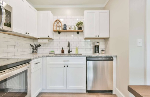Helen Apartment | Suite 101 The Regensburg