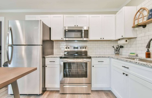 Helen Apartment | Suite 101 The Regensburg