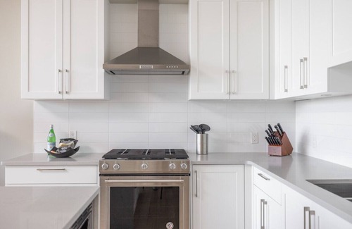 Regional District of Nanaimo Apartment | Suite #111 · Suite 111: Contemporary Oceanfront Accommodation